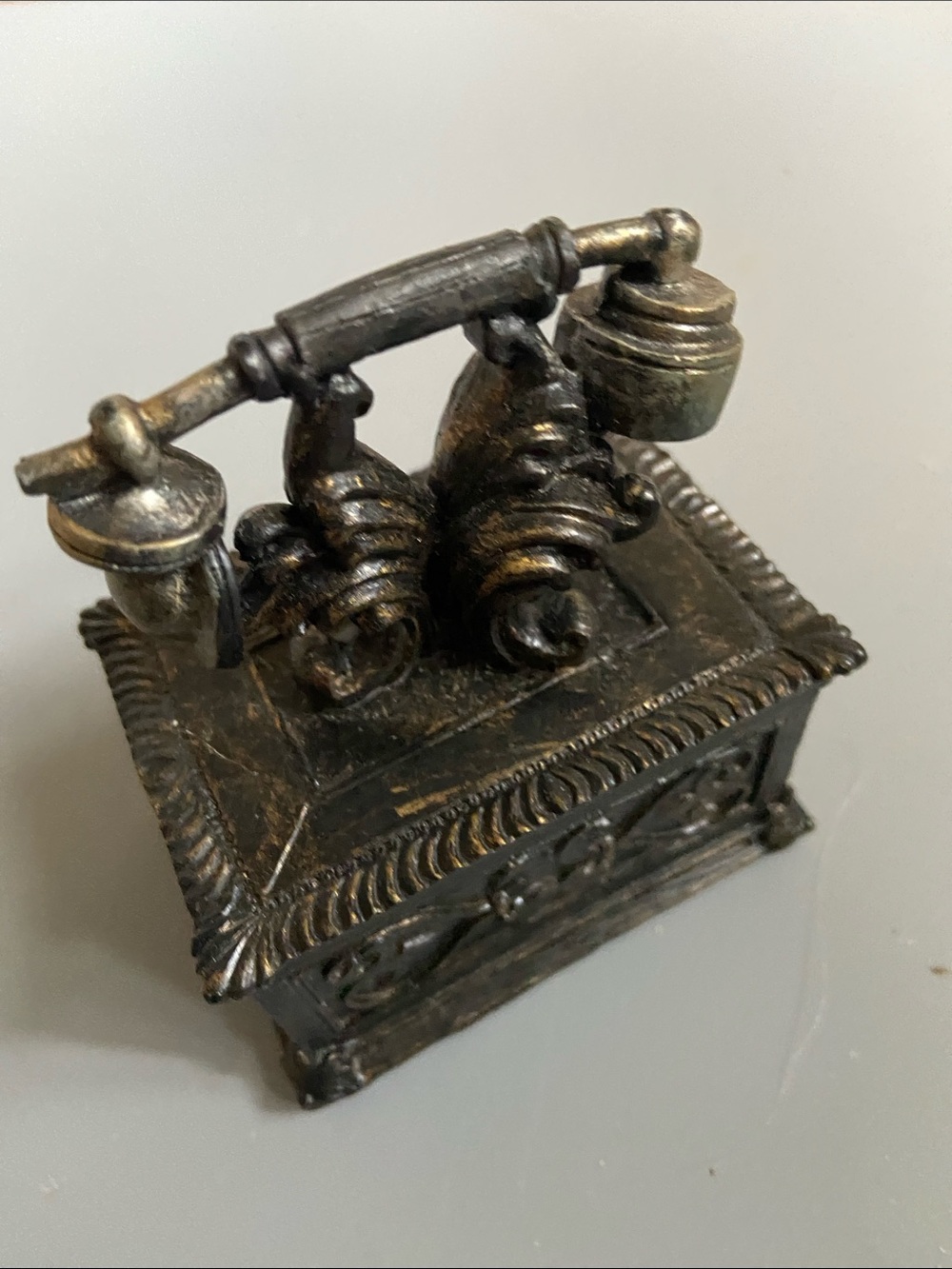 Antique-Style Decorative Trinket in Aged Brass Finish Not a Box. Doesn’t open